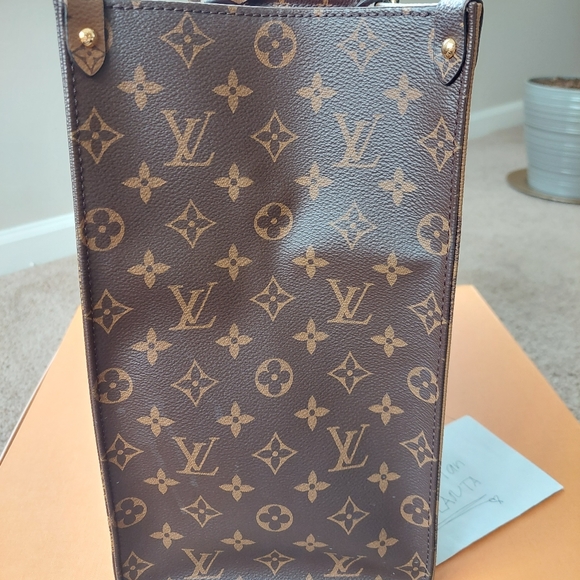 SOLD***LOUIS VUITTON REVERSE ON THE GO GM - Picture 9 of 16